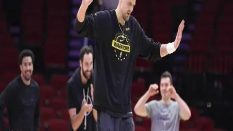 巴列卡诺2-0逆转阿拉维斯，西斯速射建功，迪亚斯进球，霍尔丹错失点球